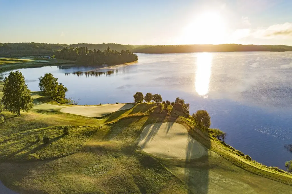 Kytäjä Golf course by lake