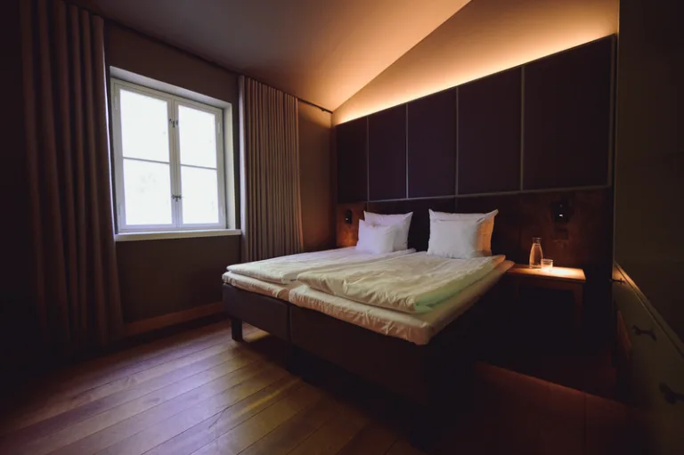 The Torby Hotel bedroom